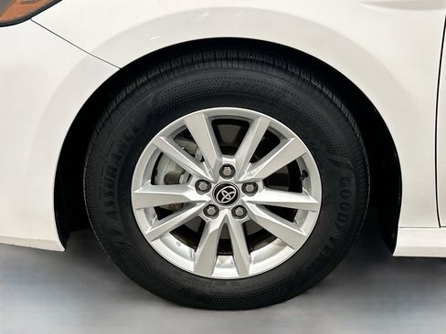 Used 2025 Toyota Camry LE w/ Convenience Package FWD image 27