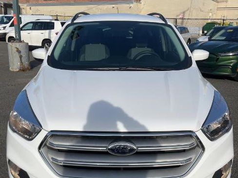 Certified 2018 Ford Escape SE image 3