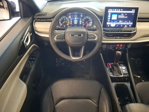 Certified 2025 Jeep Compass Limited AWD/4WD image 11