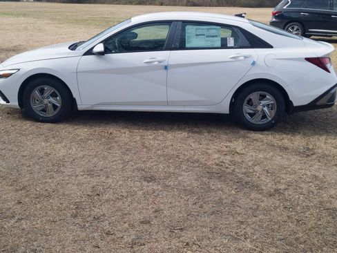 New 2026 Hyundai Elantra SE FWD image 8