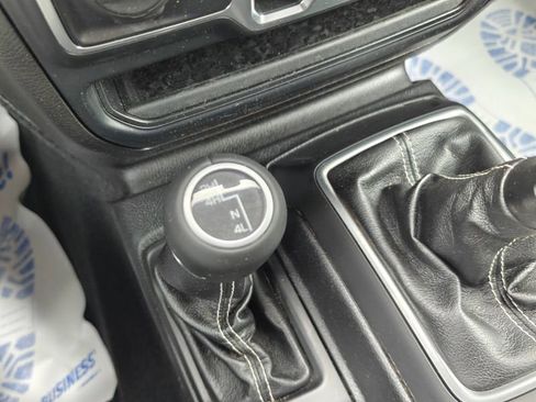 Used 2019 Jeep Wrangler Unlimited Sahara image 35