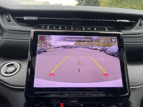 Used 2025 Jeep Grand Cherokee L Limited w/ Black Appearance Package image 30