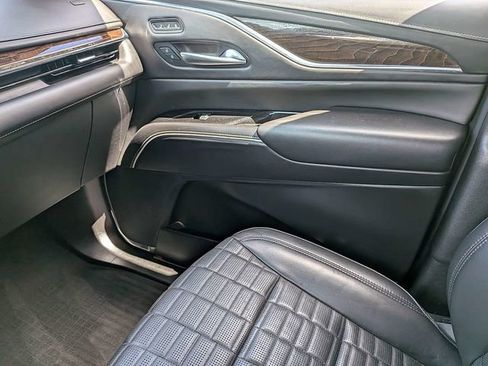 Used 2022 Cadillac Escalade Sport Platinum w/ Heavy-Duty Trailer Package AWD/4WD image 19