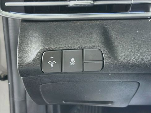 Used 2024 Hyundai Elantra Limited FWD image 17