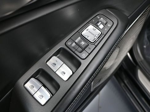 Used 2017 Genesis G90 3.3T Premium image 19