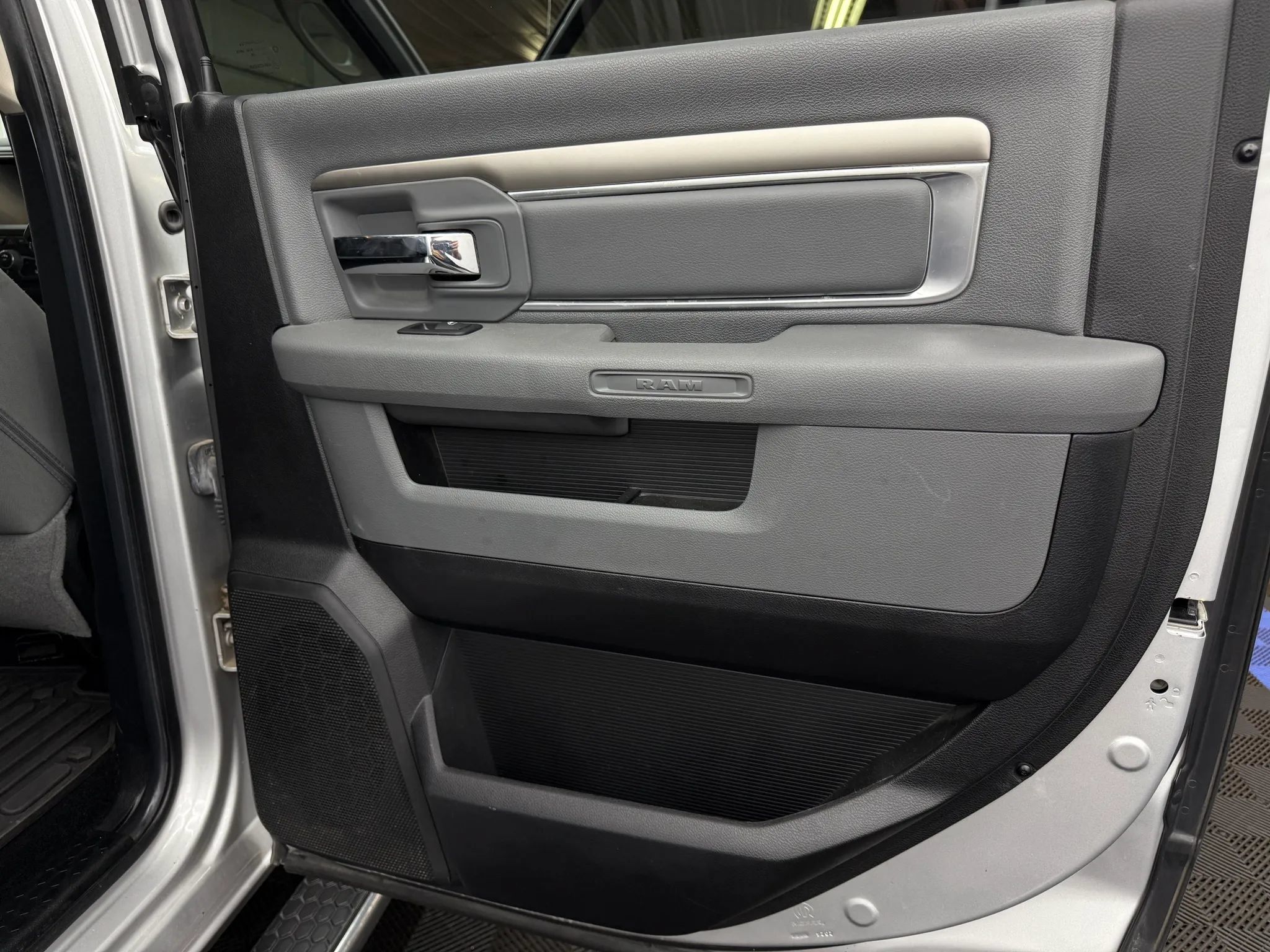 Used 2014 RAM 1500 Outdoorsman AWD/4WD image 8