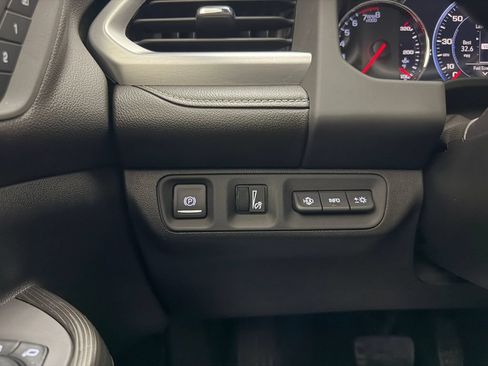 Used 2022 GMC Acadia SLT w/ Technology Package AWD/4WD image 33