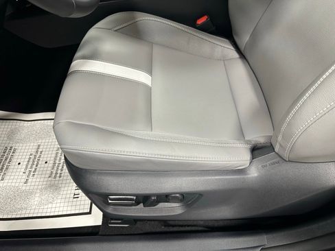 Used 2025 Toyota Camry SE image 13