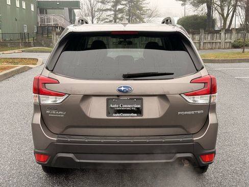 Used 2022 Subaru Forester Premium image 7