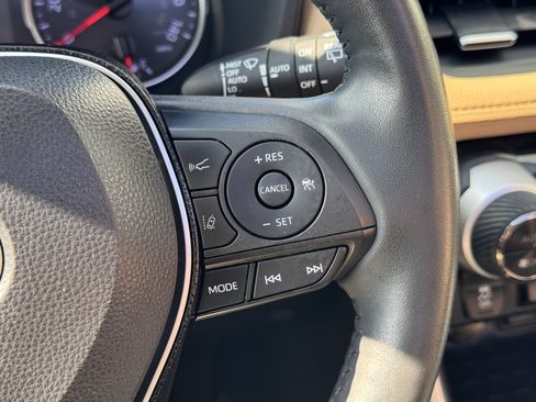 Used 2020 Toyota RAV4 XLE Premium AWD/4WD image 33