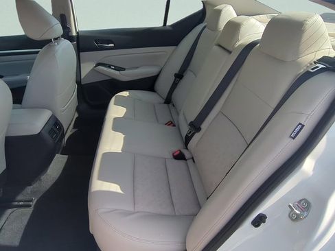 Used 2024 Nissan Altima 2.5 SL FWD image 12