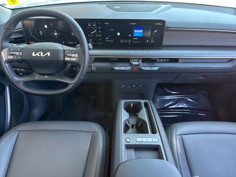 Used 2024 Kia EV9 Light Long Range RWD image 13