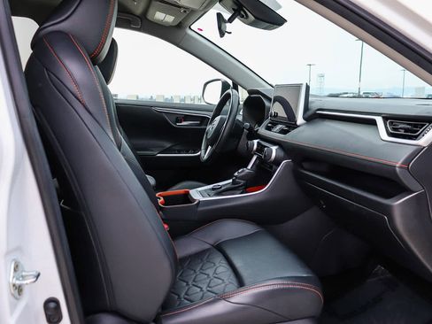 Used 2024 Toyota RAV4 Adventure image 17