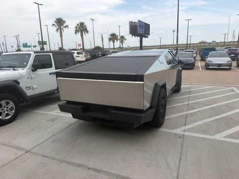 Used 2024 Tesla Cybertruck AWD Crew Cab image 6