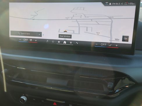 Used 2025 BMW 230i xDrive Coupe w/ Premium Package image 11