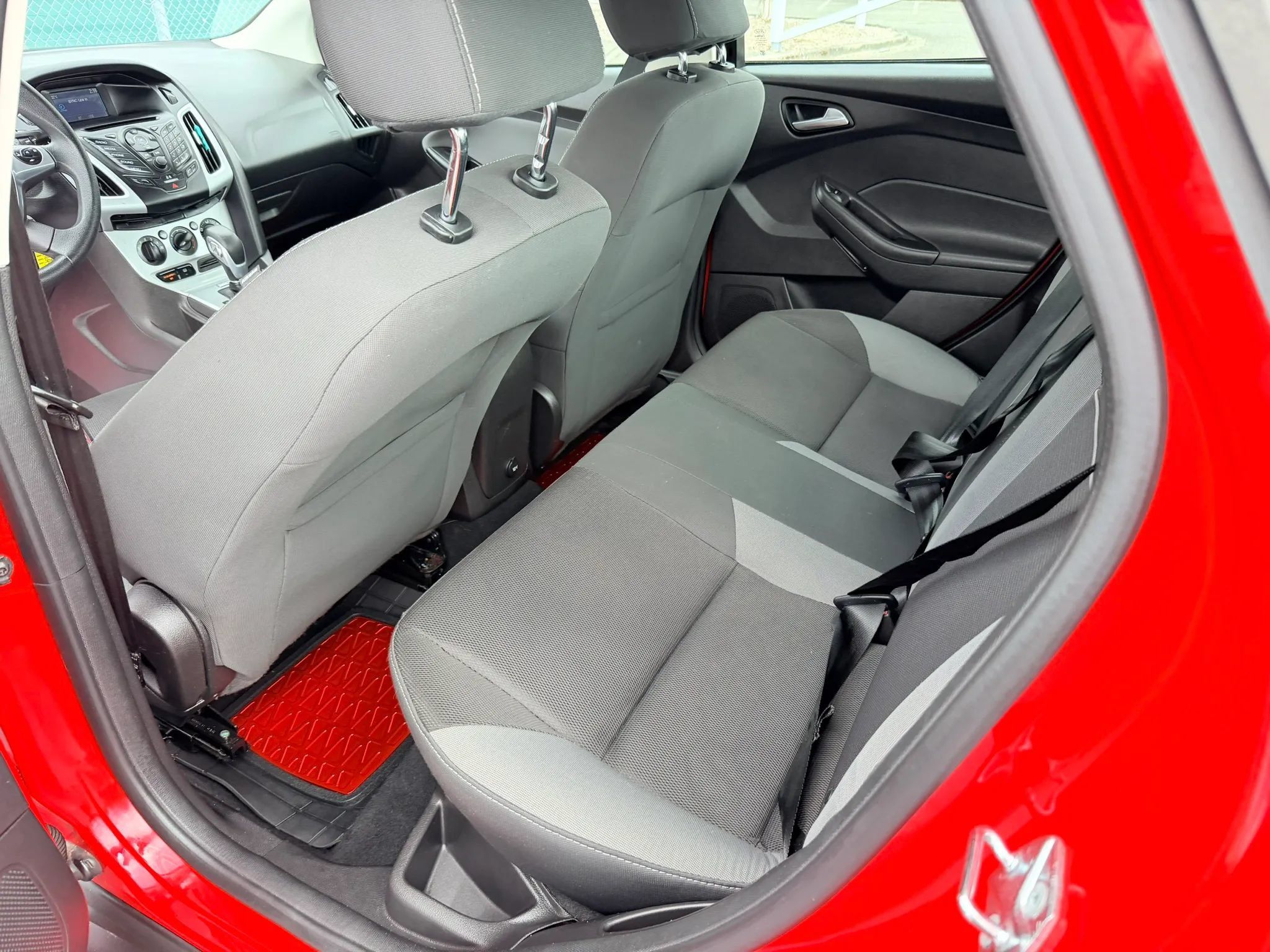 Used 2014 Ford Focus SE FWD image 10