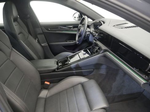 Certified 2025 Porsche Panamera image 27