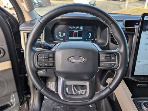 Used 2024 Ford Expedition Platinum image 24