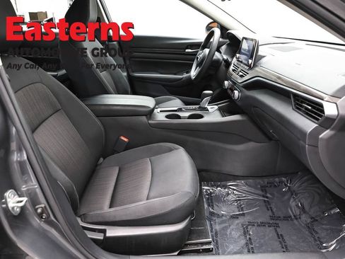 Used 2025 Nissan Altima 2.5 SV FWD image 24