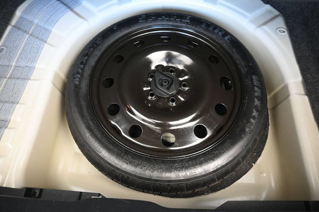Used 2018 Ford Taurus SEL FWD image 42