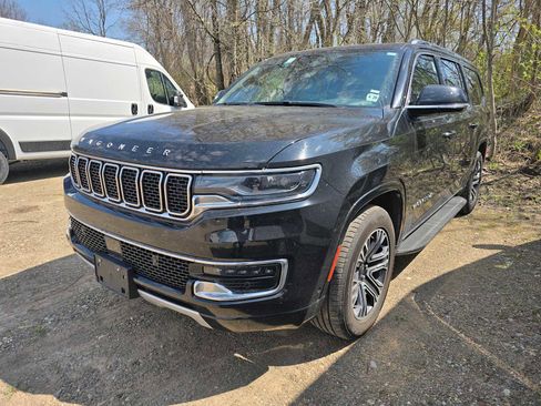 Used 2024 Jeep Wagoneer L Series II w/ Flexible Seating Group AWD/4WD image 1