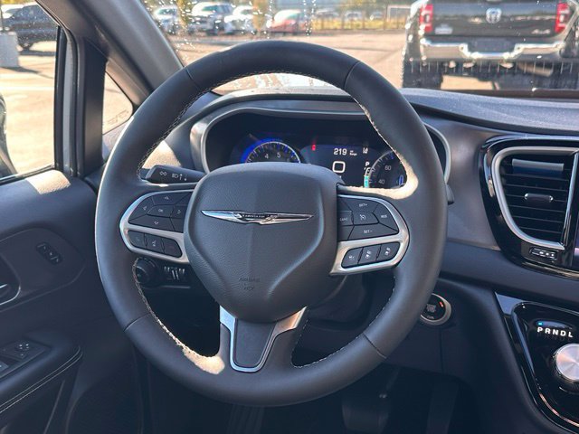 Used 2026 Chrysler Pacifica Select FWD image 20