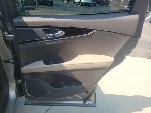 Used 2023 Lincoln Nautilus Reserve AWD/4WD image 25