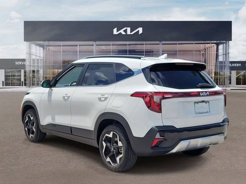 Certified 2025 Kia Seltos EX AWD/4WD image 4