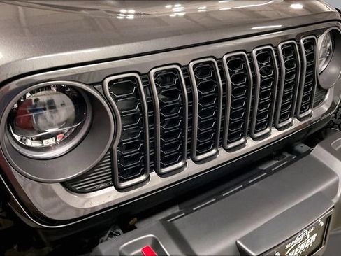 Used 2024 Jeep Wrangler Unlimited Rubicon w/ Convenience Group AWD/4WD image 28