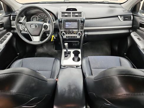 Used 2014 Toyota Camry SE image 17