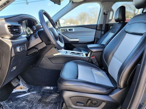 Certified 2022 Ford Explorer XLT w/ Equipment Group 202A image 19