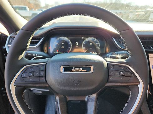 New 2025 Jeep Grand Cherokee Limited image 15