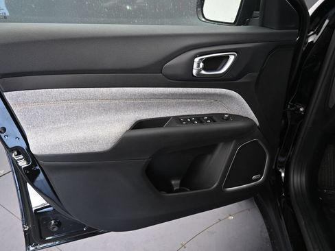 New 2026 Jeep Compass Latitude AWD/4WD image 13
