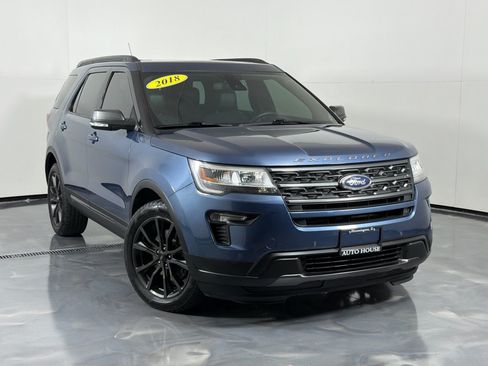 Used 2018 Ford Explorer XLT w/ Equipment Group 202A AWD/4WD image 2