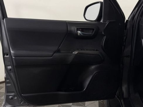 Used 2021 Toyota Tacoma TRD Sport AWD/4WD image 10