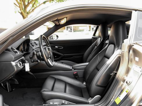 Used 2019 Porsche 718 Cayman S RWD image 3