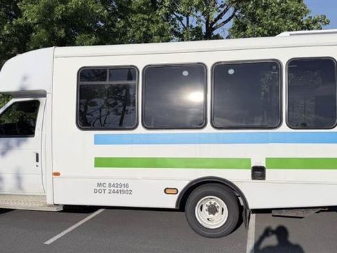 Used 2019 Ford E-450 and Econoline 450 Super Duty w/ Shuttle Bus Prep Package RWD image 4