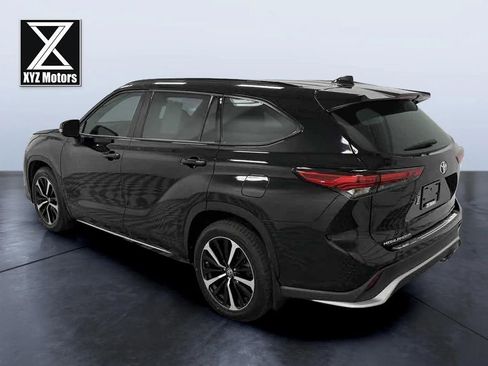 Used 2022 Toyota Highlander XSE image 4