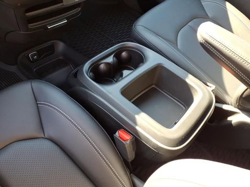 New 2026 Chrysler Voyager LX image 27