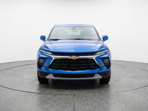 Used 2025 Chevrolet Blazer LT FWD image 2
