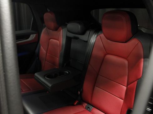 Certified 2025 Porsche Cayenne AWD/4WD image 35