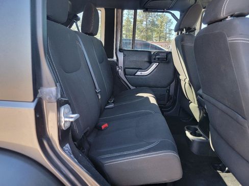 Used 2016 Jeep Wrangler Unlimited Rubicon w/ Connectivity Group AWD/4WD image 11