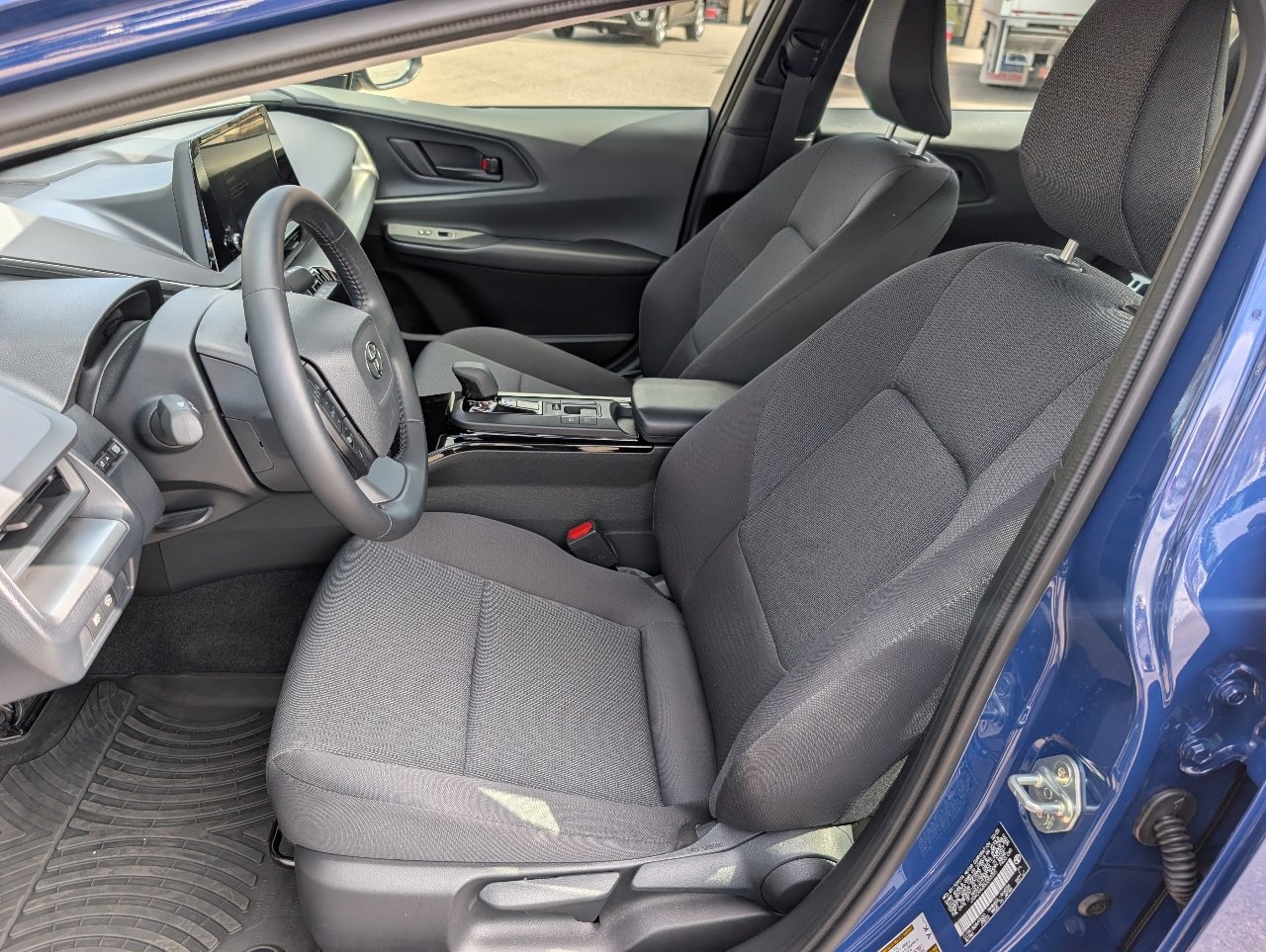 Used 2025 Toyota Prius LE FWD image 2