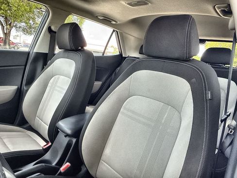 Used 2024 Hyundai Venue SEL FWD image 14