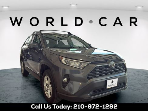 Used 2021 Toyota RAV4 XLE FWD image 16