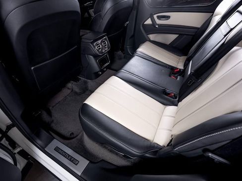 Used 2019 Bentley Bentayga image 25