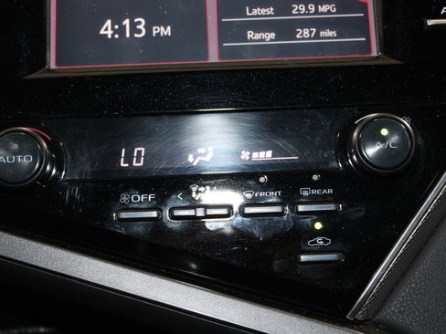 Used 2018 Toyota Camry SE image 27