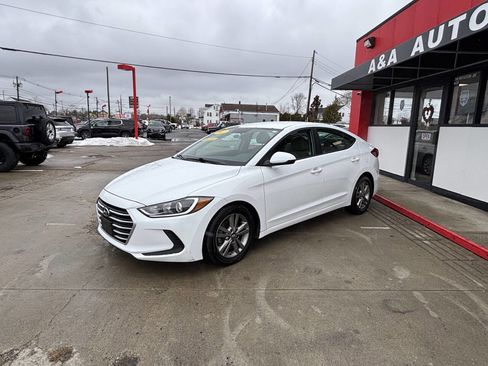 Used 2017 Hyundai Elantra SE image 2