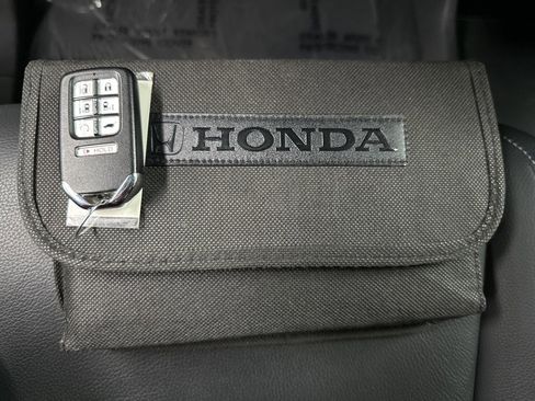 Used 2023 Honda Odyssey Touring image 43