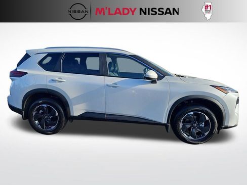 Used 2026 Nissan Rogue SV w/ SV Premium Package image 5